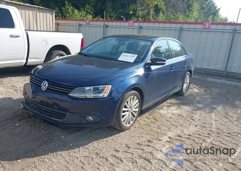 2012 Volkswagen Jetta 2.5L Sel z USA, uszkodzony, nr VIN 3VWLX7AJ2CM452555